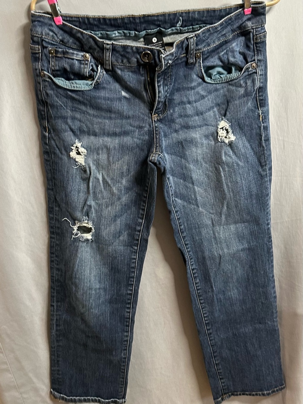 Distressed Dark Blue Capri Women's Refuge Jeans size 9.